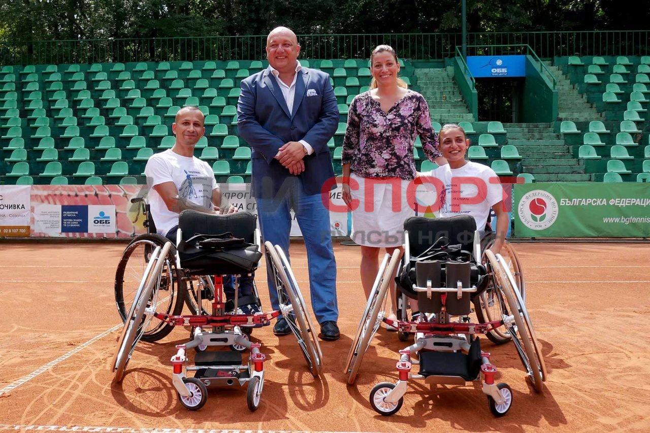 Нови инвалидни Колички за състезателите по тенис на корт (25)