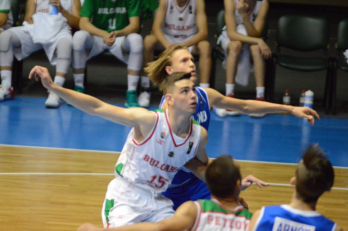 баскетбол-юношески-национали-срещу-Гърция-контрола.jpg