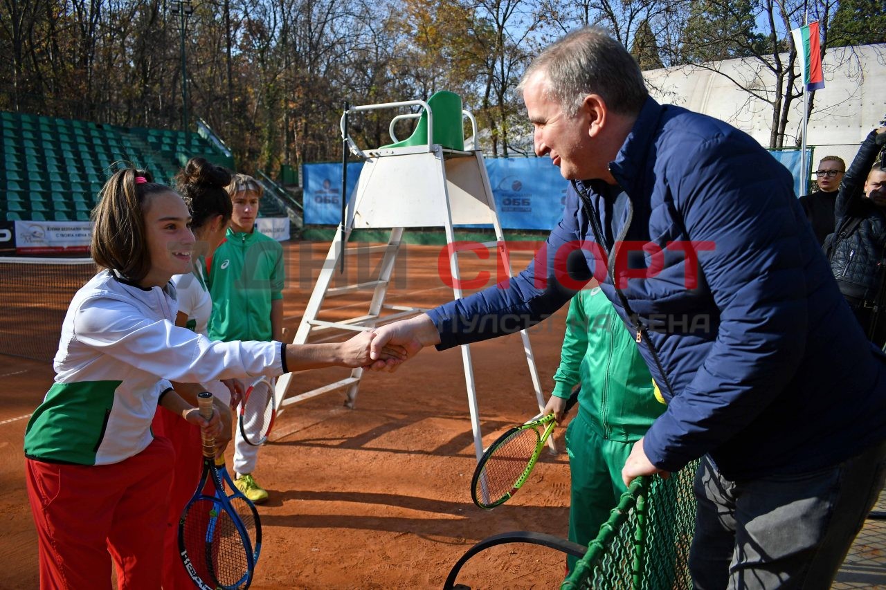 Горан Джокович гледа тренировка тенис национали жени 12